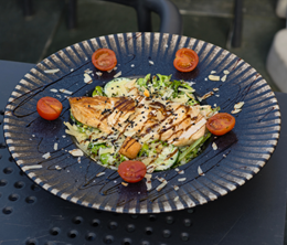 ala CEZAR (kurczak/halloumi/tofu)